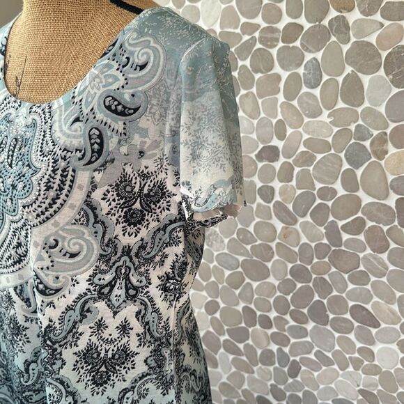 NWT World Unity printed blue short sleeve top – size M - Picture 4 of 8